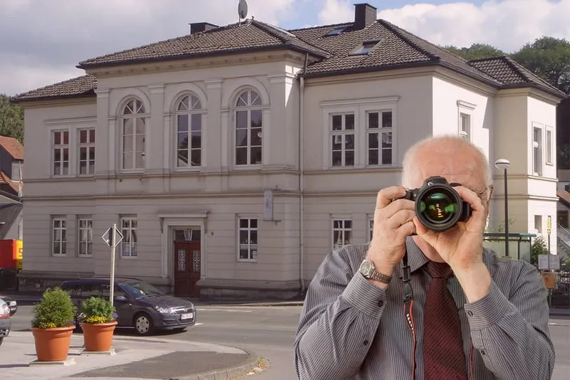 Amtsgericht Balve. Detektiv der Detektei fotografiert.