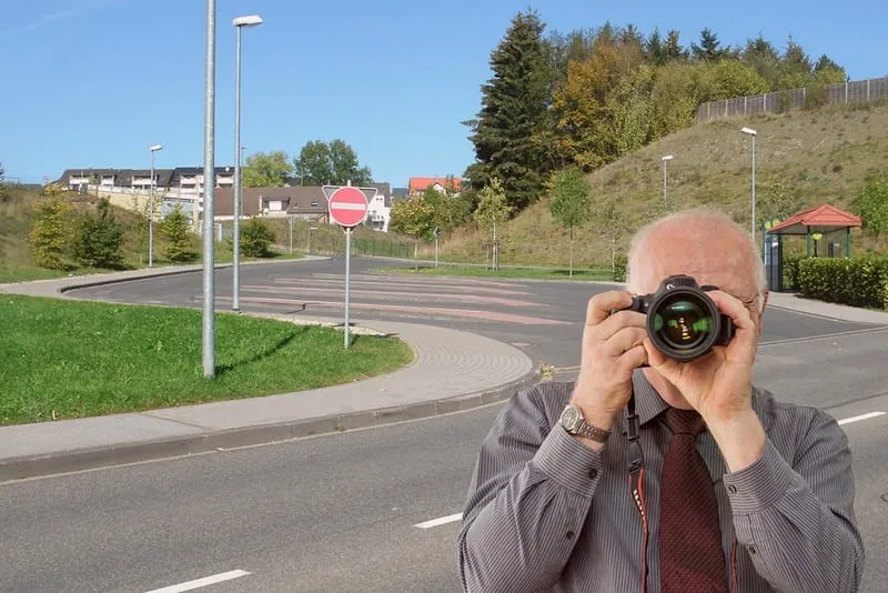Busbahnhof in Blankenheim, Detektiv der Detektei fotografiert.