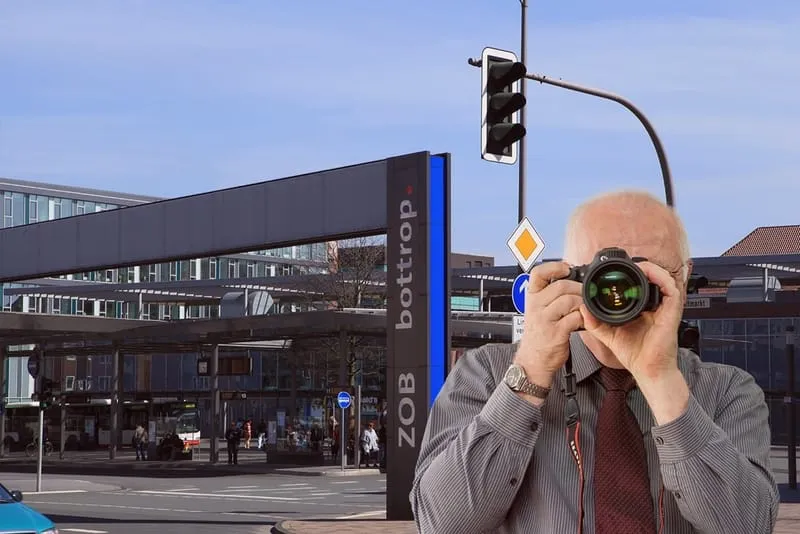 Berliner Platz in Bottrop, Detektiv der Detektei fotografiert, Schriftzug: Unserer Detektei ermittelt für Sie in Bottrop !