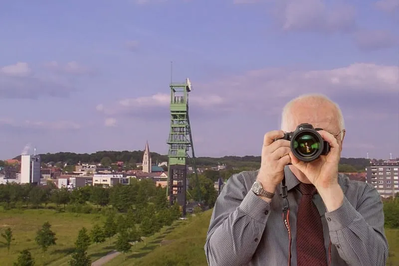 Detektei Kubon ermittelt in Castrop-Rauxel, Detektiv der Detektei fotografiert,