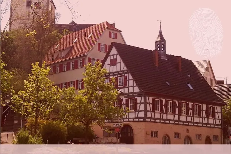 Altes Rathaus und heutiges Jugendhaus Freiberg am Neckar. Fingerabdruck der Detektei Kubon.