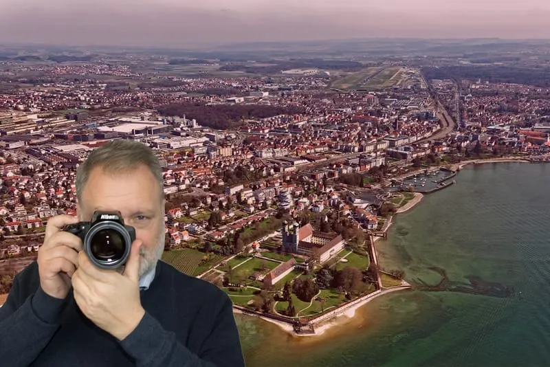 Luftaufnahme von Friedrichshafen am Bodensee. Detektiv der Detektei fotografiert in Friedrichshafen.
