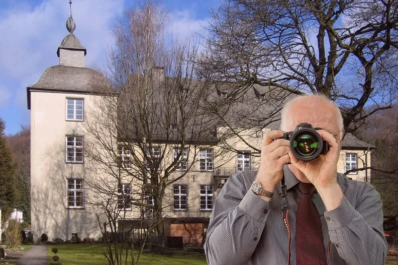 Haus Hemer in Hemer. Detektiv der Detektei fotografiert.