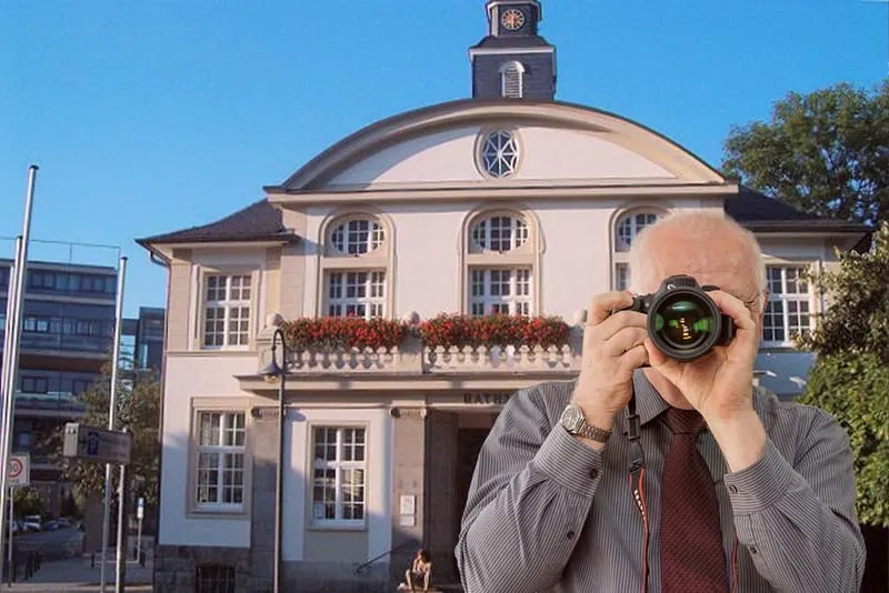 Altes Rathaus Hennef, Detektiv der Detektei fotografiert.