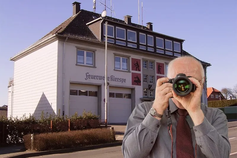 Feuerwehr Kierspe. Detektiv der Detektei fotografiert.
