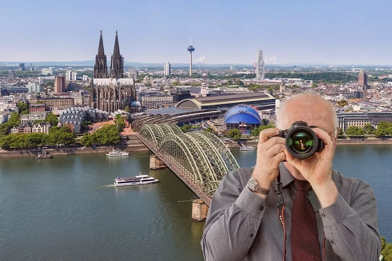 Kölner Dom, Messe Bahnhof Köln Deutz. Fernsehturm. Detektiv der Detektei Köln fotografiert.