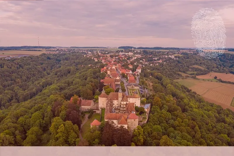 Sicht auf Langenburg und das Schloß. Fingerabdruck der Detektei Kubon.