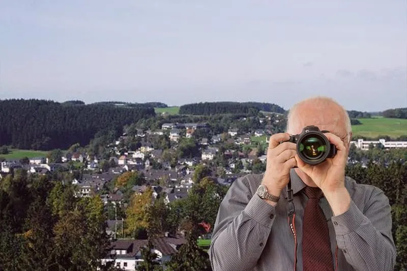 Marienheide, Detektiv der Detektei ermittelt, Schriftzug: Unserer Detektei ermittelt für Sie in Marienheide !