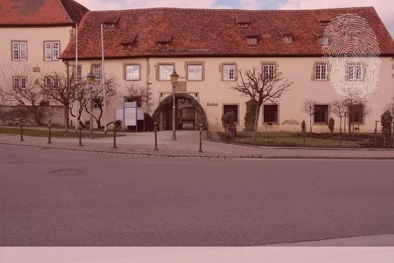 Schrozberg Rathaus. Fingerabdruck der Detektei Kubon.