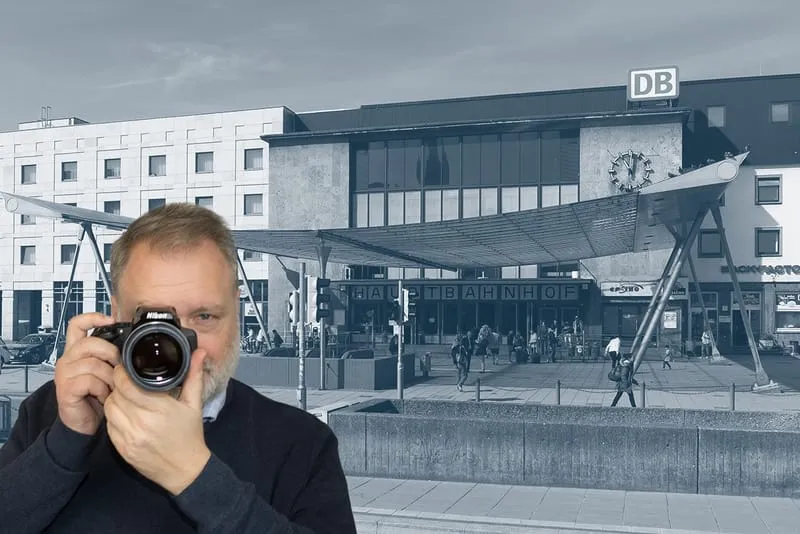 Ulm Hauptbahnhof Eingang. Detektiv vom Team Detektei Ulm fotografiert.