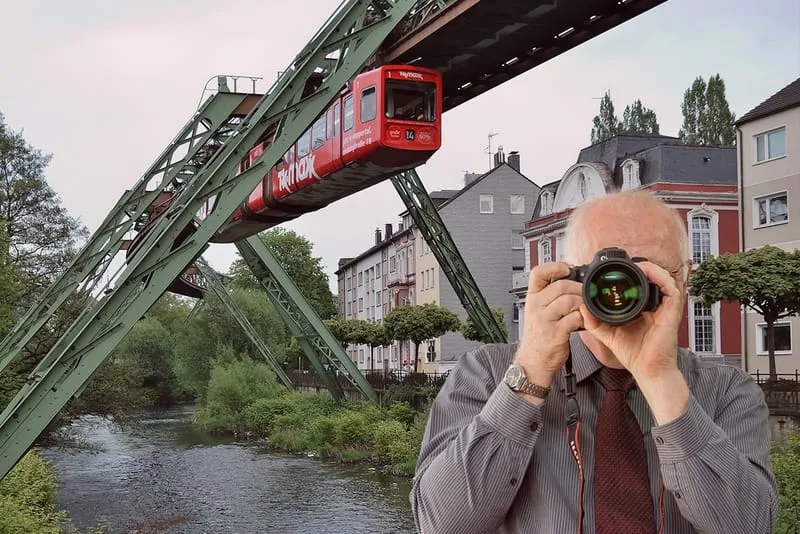 Schwebebahn, Uferstr. Wuppertal, Detektiv der Detektei fotografiert.