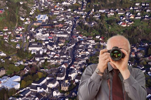 Luftbild Adenau, Detektiv der Detektei fotografiert.