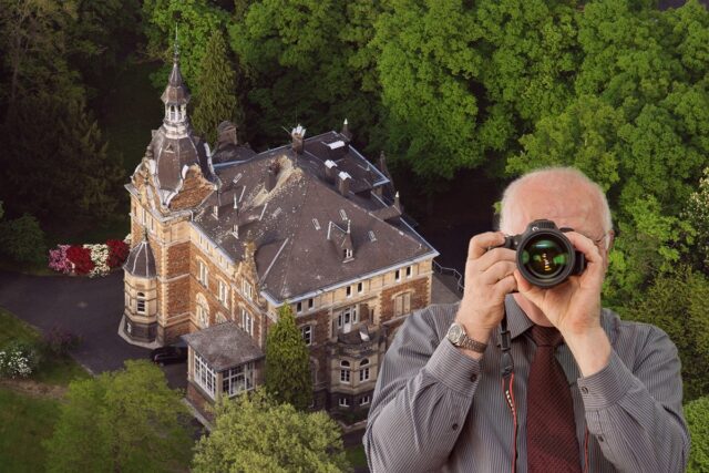 Schloss Vettelhoven, Schriftzug: Detektei Kubon ermittelt in Grafschaft, Detektiv der Detektei fotografiert.