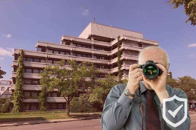 Rathaus Aalen, Detektiv der Detektei Aalen fotografiert in Aalen.