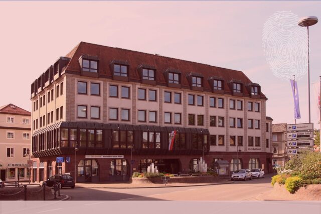 Neues Rathaus Bad Mergentheim. Fingerabdruck der Detektei Kubon.