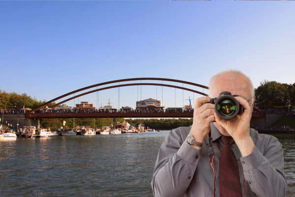 Detektei Kubon ermittelt in Datteln, Detektiv der Detektei fotografiert, Hafenbrücke von Datteln.