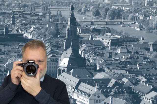 Altstadt Heidelberg. Der Detektiv der Detektei fotografiert in Heidelberg.