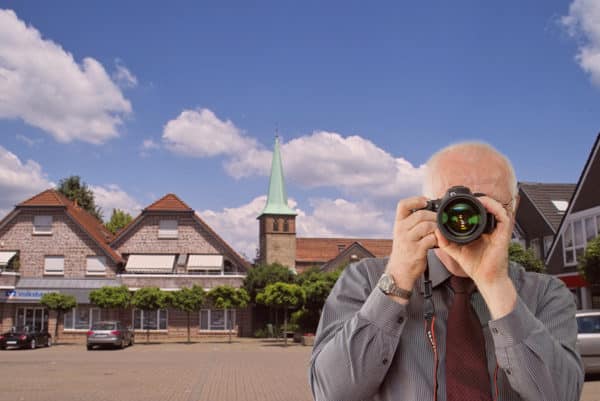 Ortskern in Hünxe, Detektiv der Detektei fotografiert.