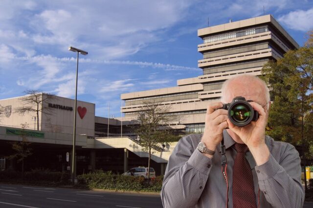 Rathaus Iserlohn. Detektiv der Detektei fotografiert.