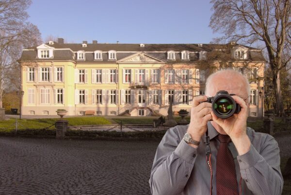 Detektiv der Detektei fotografiert in Leverkusen