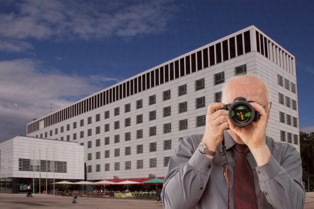 Rathaus Lüdenscheid. Detektiv der Detektei fotografiert.