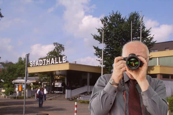 Stadthalle Meinerzhagen. Detektiv der Detektei fotografiert.