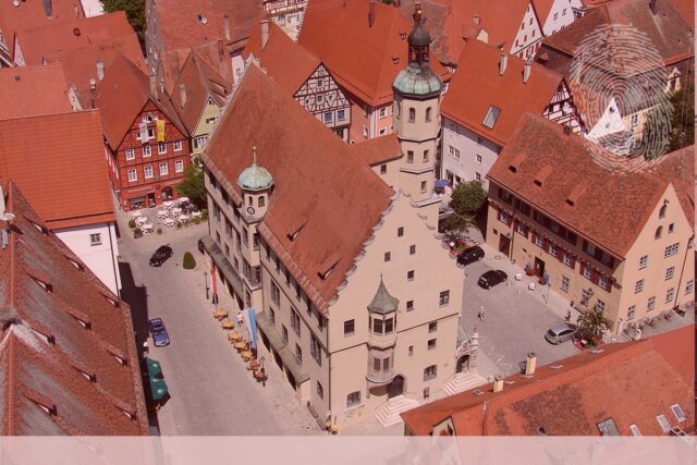 Rathaus Nördlingen. Fingerabdruck der Detektei Kubon.