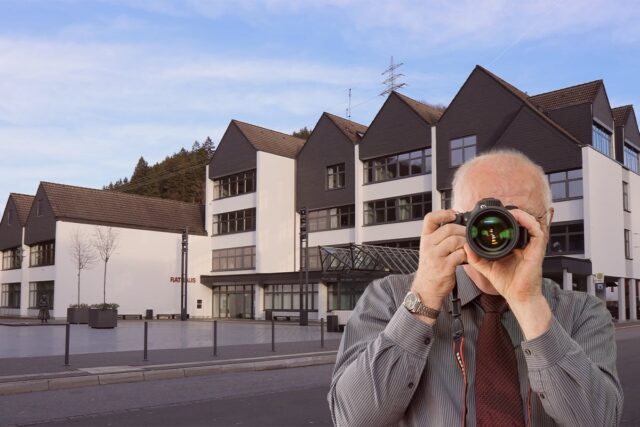 Rathaus Schalksmühle. Detektiv der Detektei fotografiert.