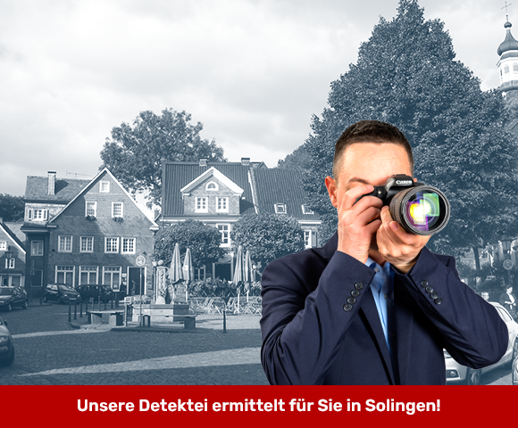 Solingen Gräfrath Marktplatz, Detektiv zeigt Daumen nach oben, Schriftzug: Unserer Detektei ermittelt für Sie in Solingen !